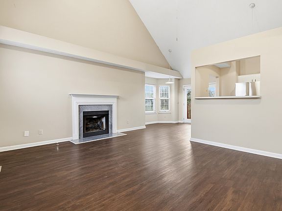 4th image of 620 Creekfront Dr
