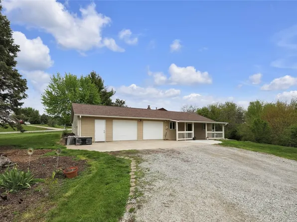 100 Bream Ct, Pella, IA 50219