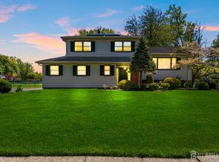 34 Ventnor Dr, Edison, NJ 08820