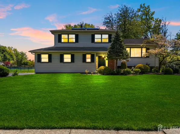 34 Ventnor Dr, Edison, NJ 08820