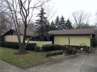 3915 Kenwood Dr, Stow, OH 44224