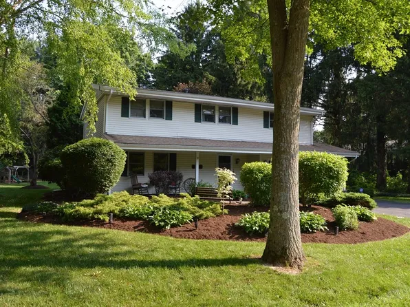 117 Valley View Dr, Edinboro, PA 16412