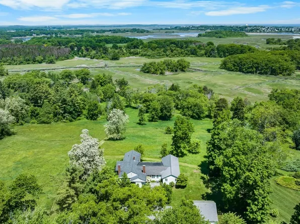 158 Argilla Rd, Ipswich, MA 01938