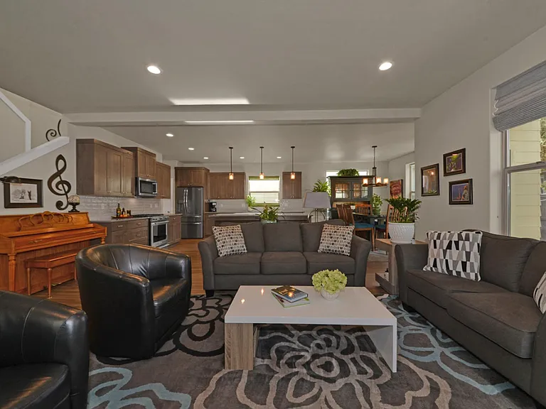 63132 NW Via Cambria — Photo 4
