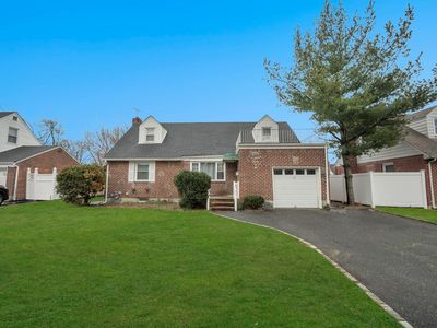57 Newburgh St, Elmont, NY, 11003