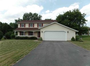 63 Elm St, New York Mills, NY 13417