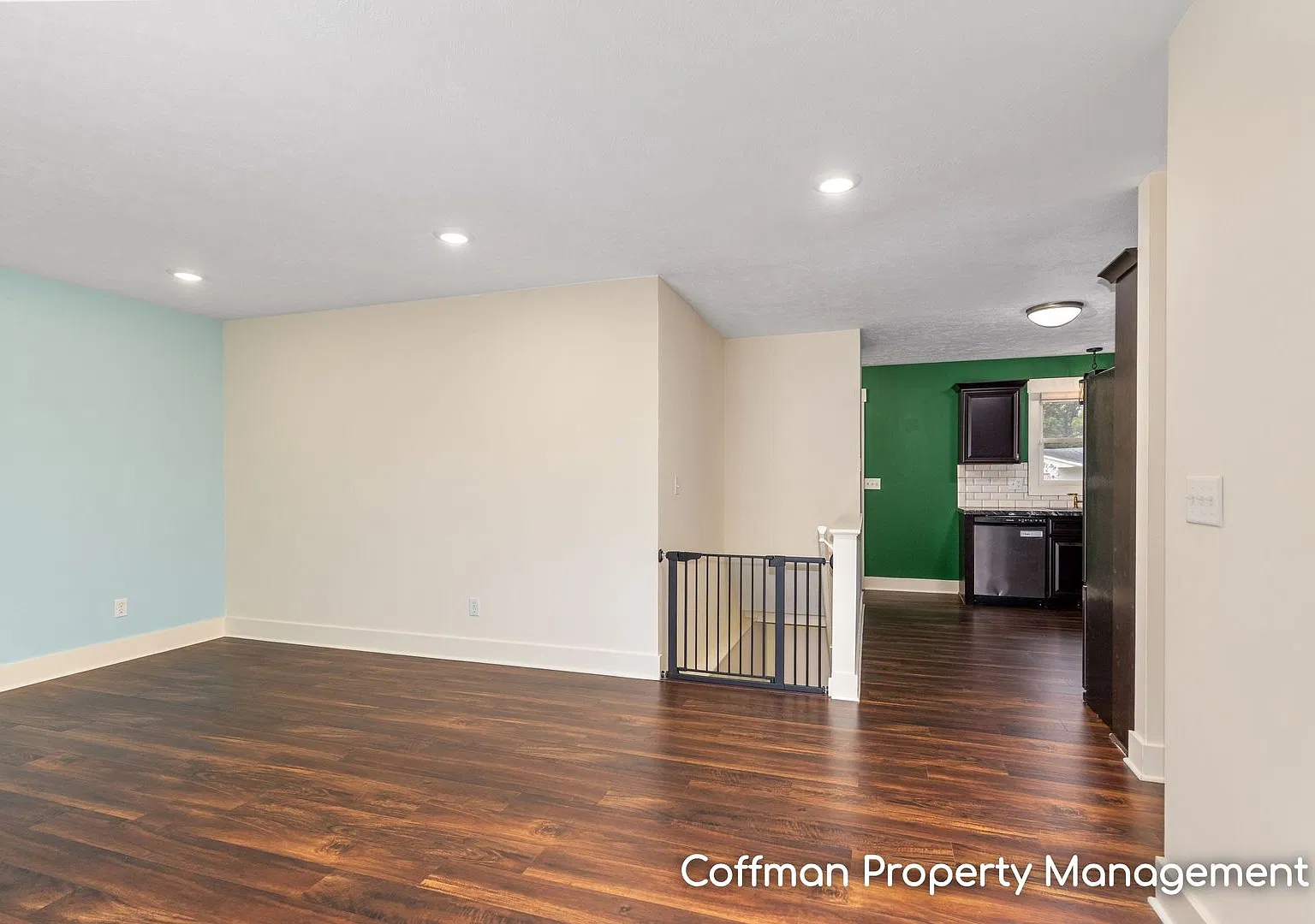 4431 - 4433 Hillrise Ct NE — Photo 3