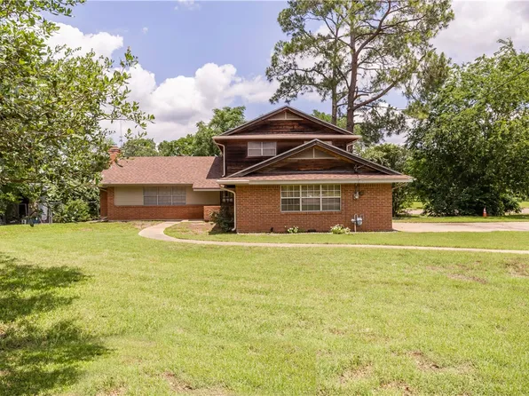 910 Briar Cliff Dr, Bryan, TX 77802