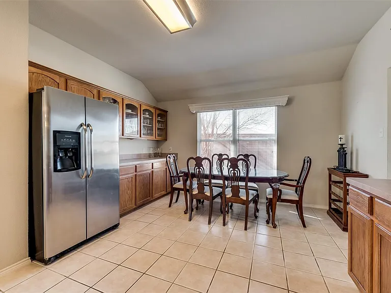 2431 Fieldcrest Dr — Photo 7