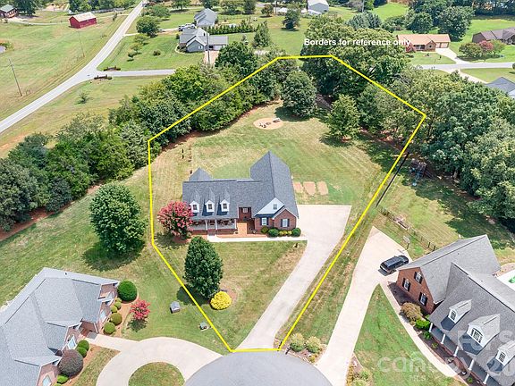 2nd image of 4380 Woodsbury Ln