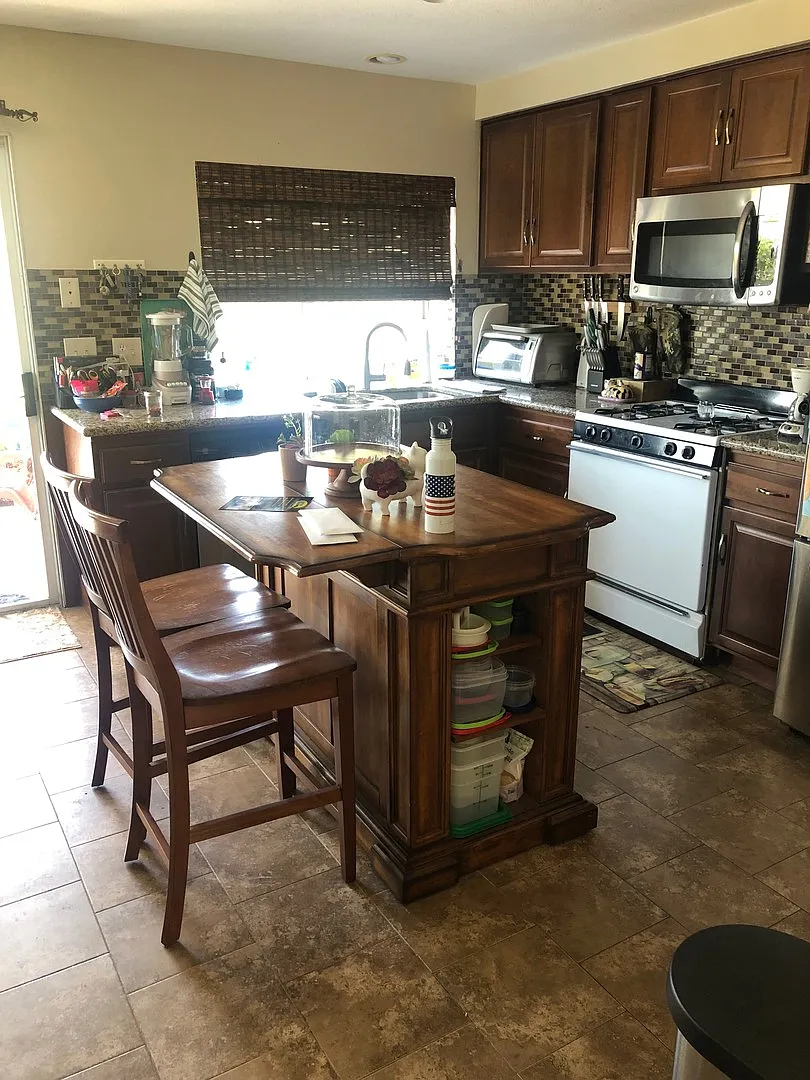 2 Story Corona Home — Photo 4