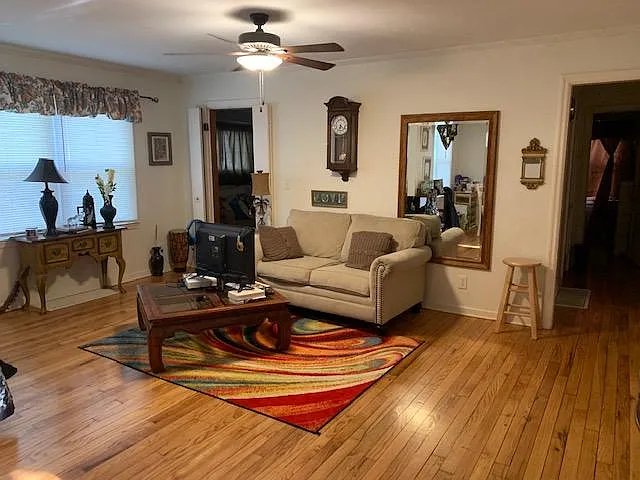Living Room - 5414 Birch St