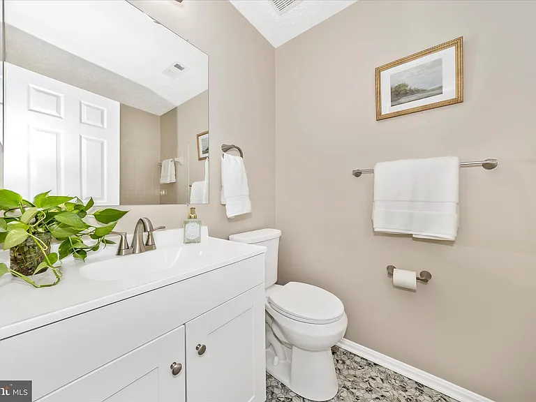 2112 Whitehall Rd #1C — Photo 32