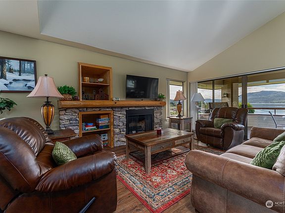 4th image of 513 B Halmalka Highlands Court