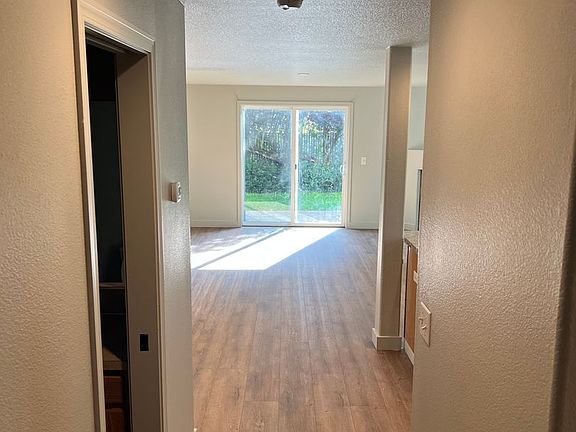 4th image of 10313 NE 58th St