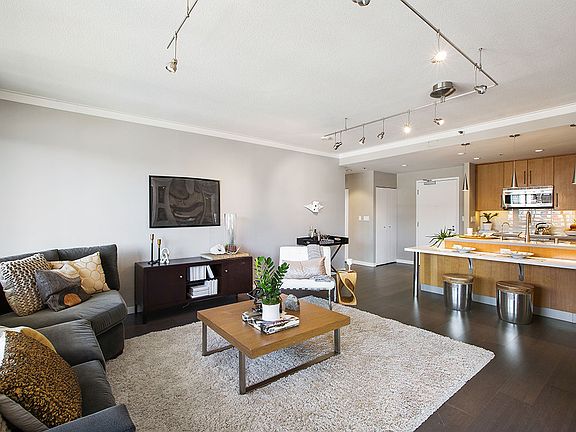 4th image of 300 3rd St APT 1015