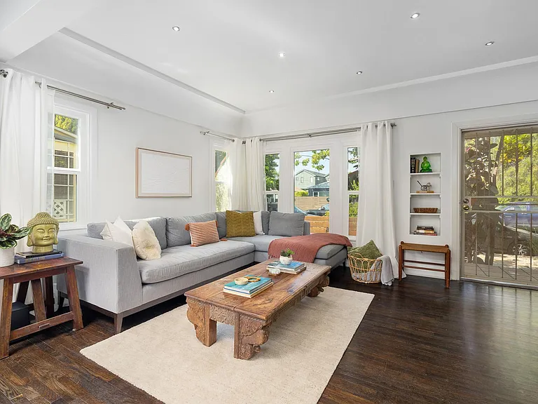 Spacious open living area w/ lots of natural light