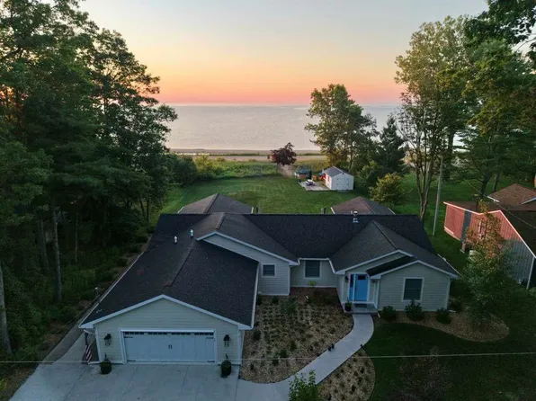 6124 Ridge Rd, Oscoda, MI 48750