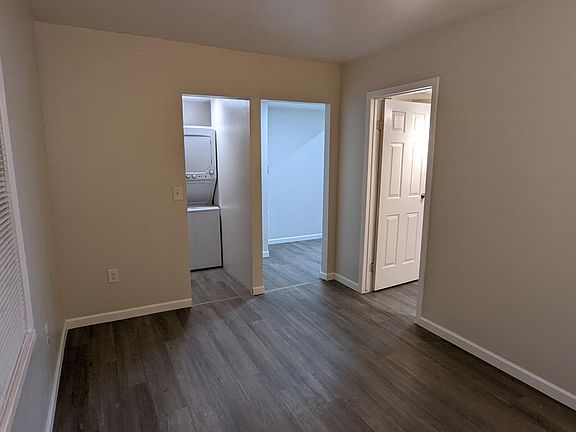 5th image of 209 SE Birch Ave #1/2