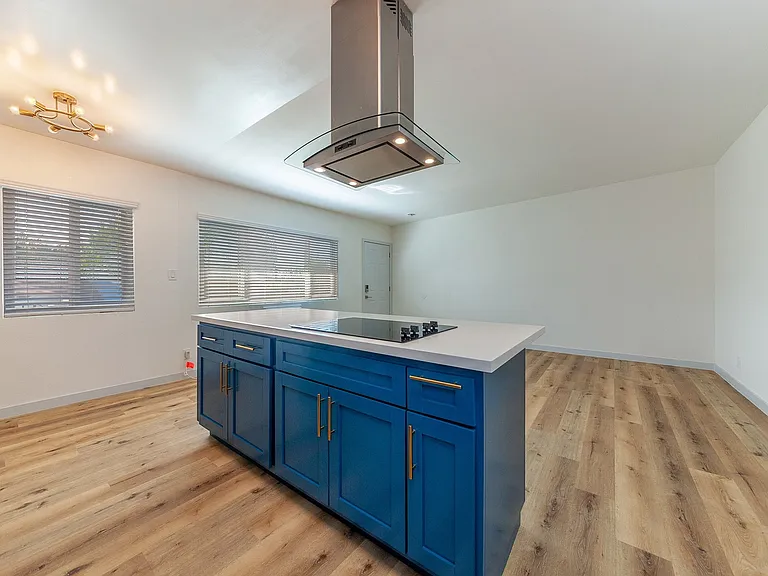 1955 Locust Ave #6 — Photo 3