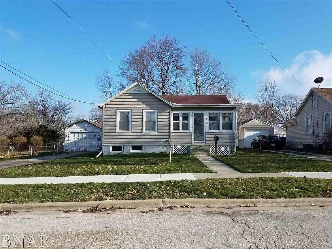 1007 W Wood St photo 1