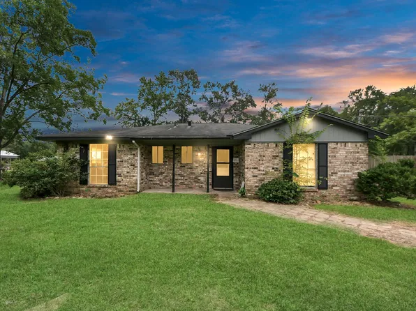 339 Linnwood Dr, New Caney, TX 77357