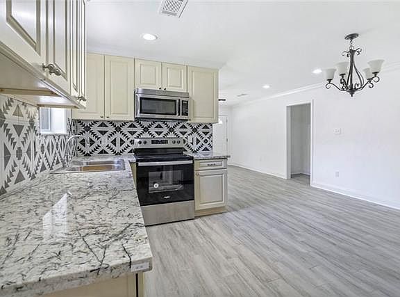 5th image of 1633 Heights Dr
