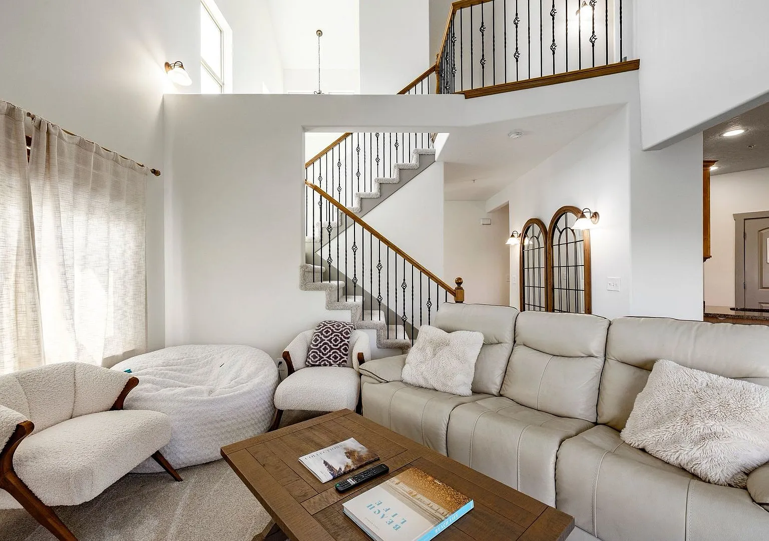 Furnished Mayflower Town Home- Available Now — Photo 2