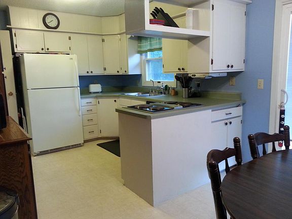3rd image of 1528 Lawnridge Ave SE