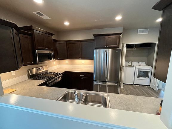 Kitchen with upgraded stove/oven washer/dryer