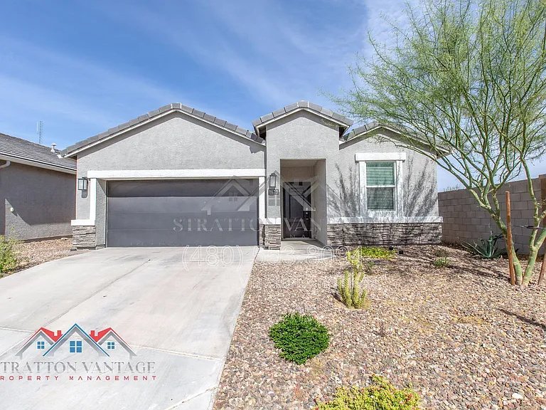 1673 N Wrigley Dr — Photo 1