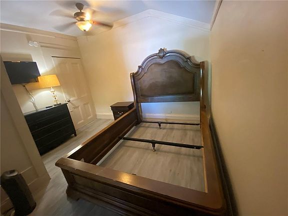 4th image of 2120 Prytania St #3A