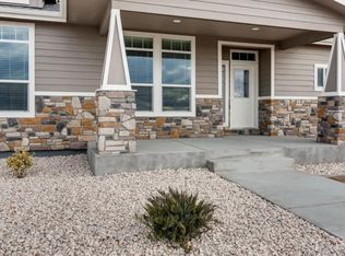 44900 Wolf Creek Dr, Bennett, CO 80102