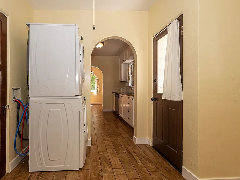 1221 S Sycamore Ave — Photo 20