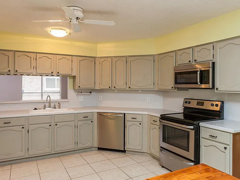 2318 Colonial Ridge Dr — Photo 10
