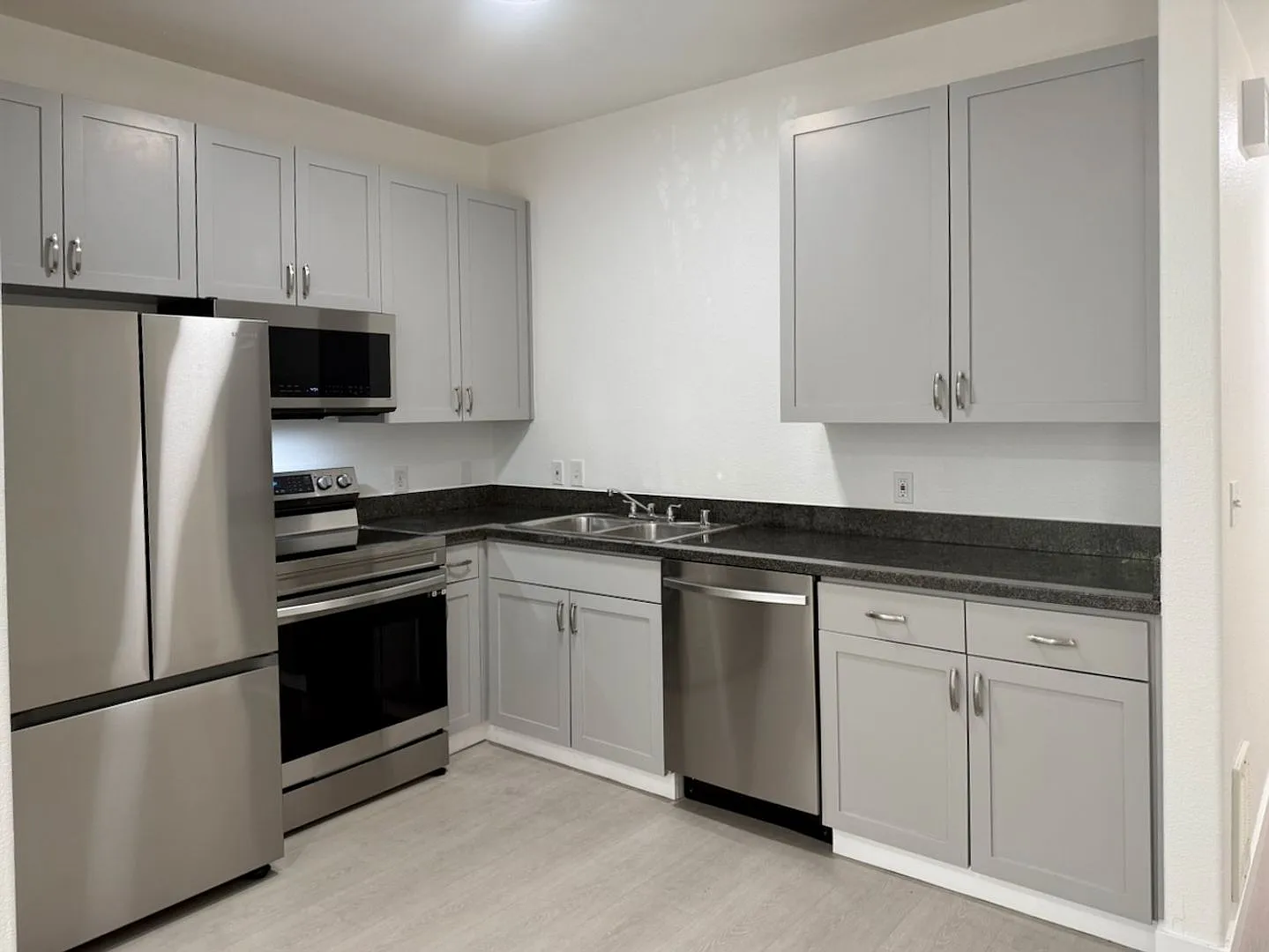 Beautifully Updated 1 Bedroom at Andante — Photo 4