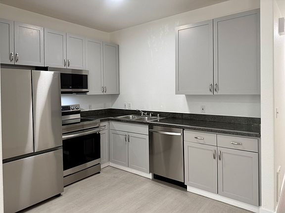 4th image of 1121 40th St APT 4105