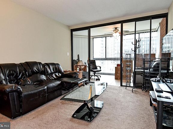 4th image of 1001 N Randolph St APT 612