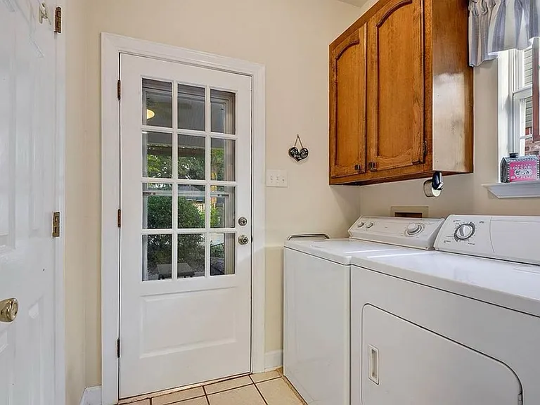 1341 Patrick Dr — Photo 4