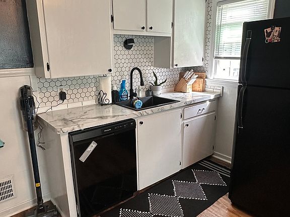 3rd image of 492 Linden Ave #2