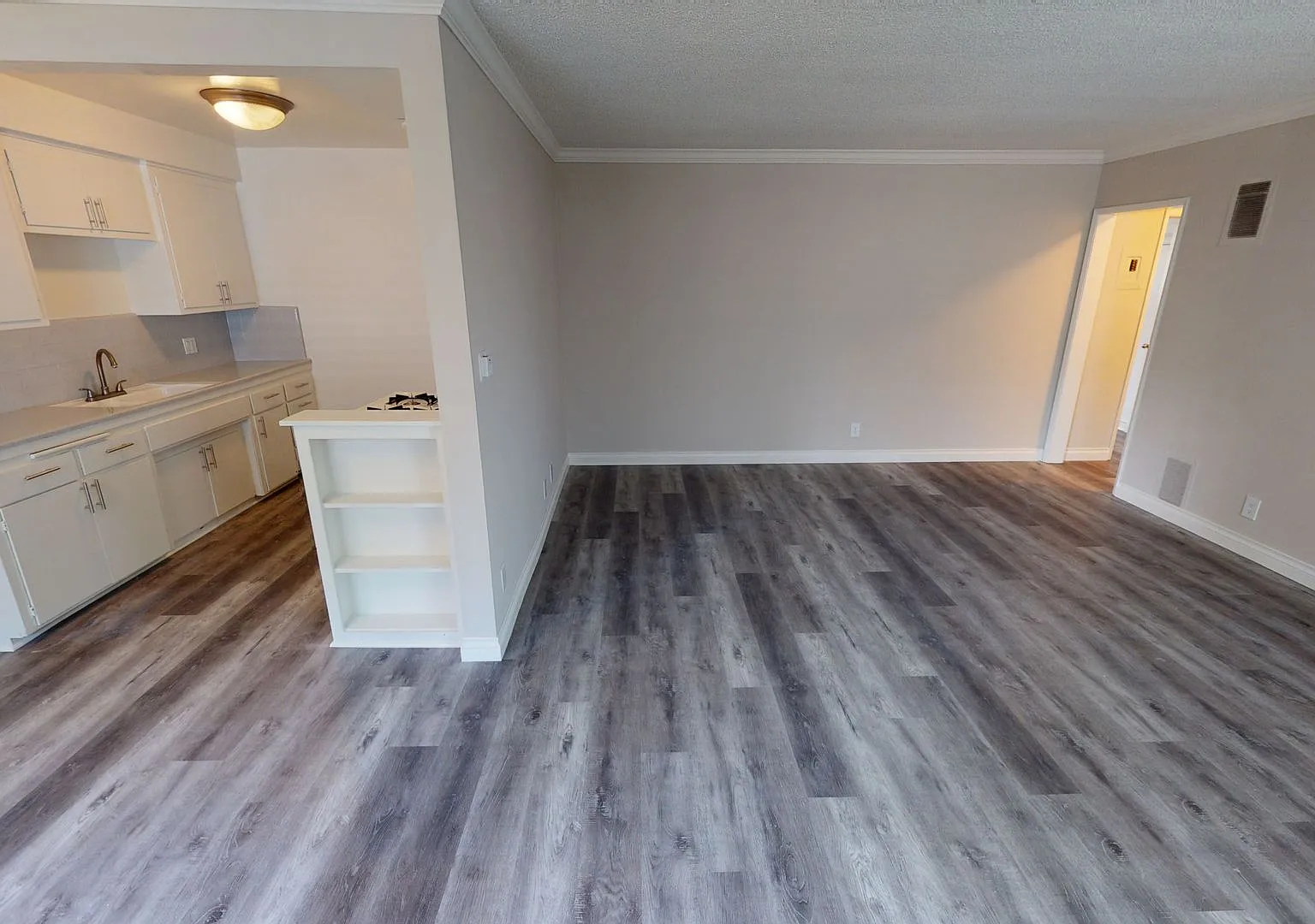 Stanley Gardens Apts - Spacious, Bright and Beatiful One Bedroom! CALL NOW! — Photo 3