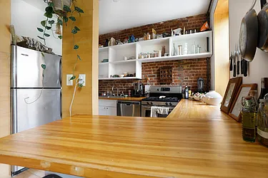 Rented by AVENUE 8 INC