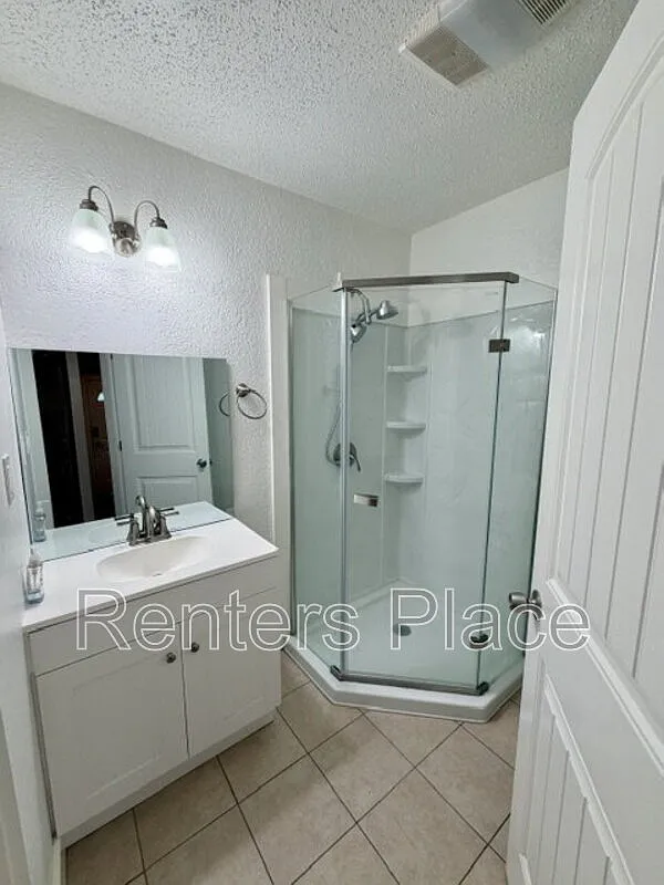3 bed, 3.0 bath, 1637 sqft, $1,550 — Photo 3