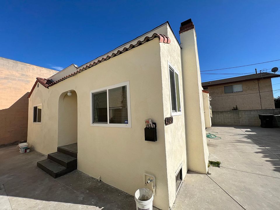 1st image of 920 E Las Tunas Dr