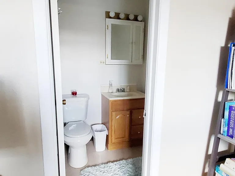 half bath off of front bed