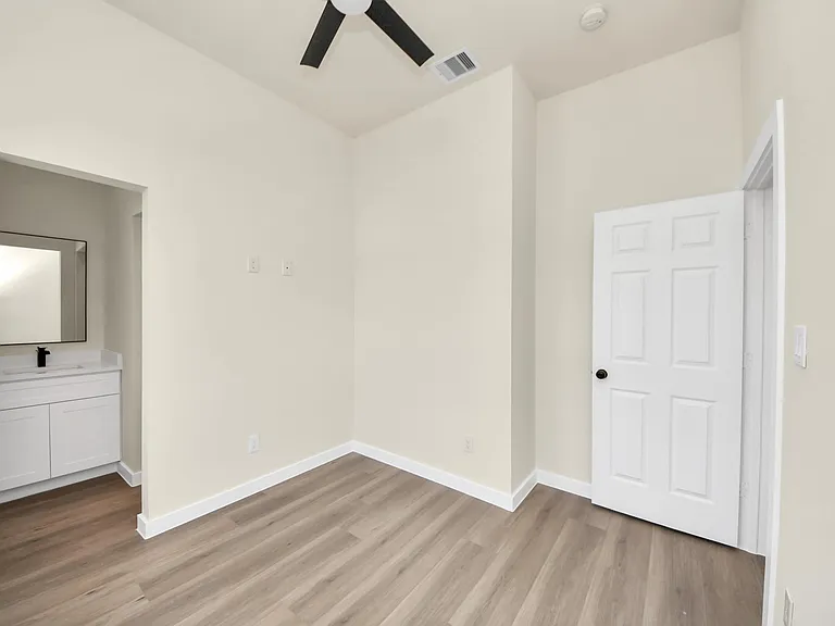 8025 Peachtree St #B — Photo 23