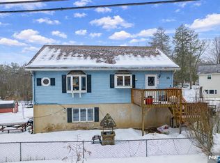 15 Hanover Rd W, Hewitt, NJ 07421