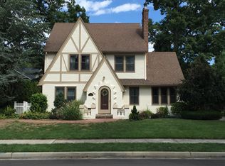 13 Arleigh Rd, Rockville Centre, NY 11570