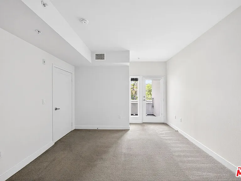 436 S Virgil #313 — Photo 12