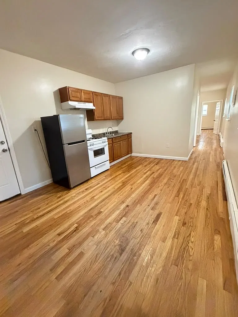 2 bed, $2,400 — Photo 1